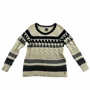 AMERICAN EAGLE BLACK AND WHITE KNIT SWEATER